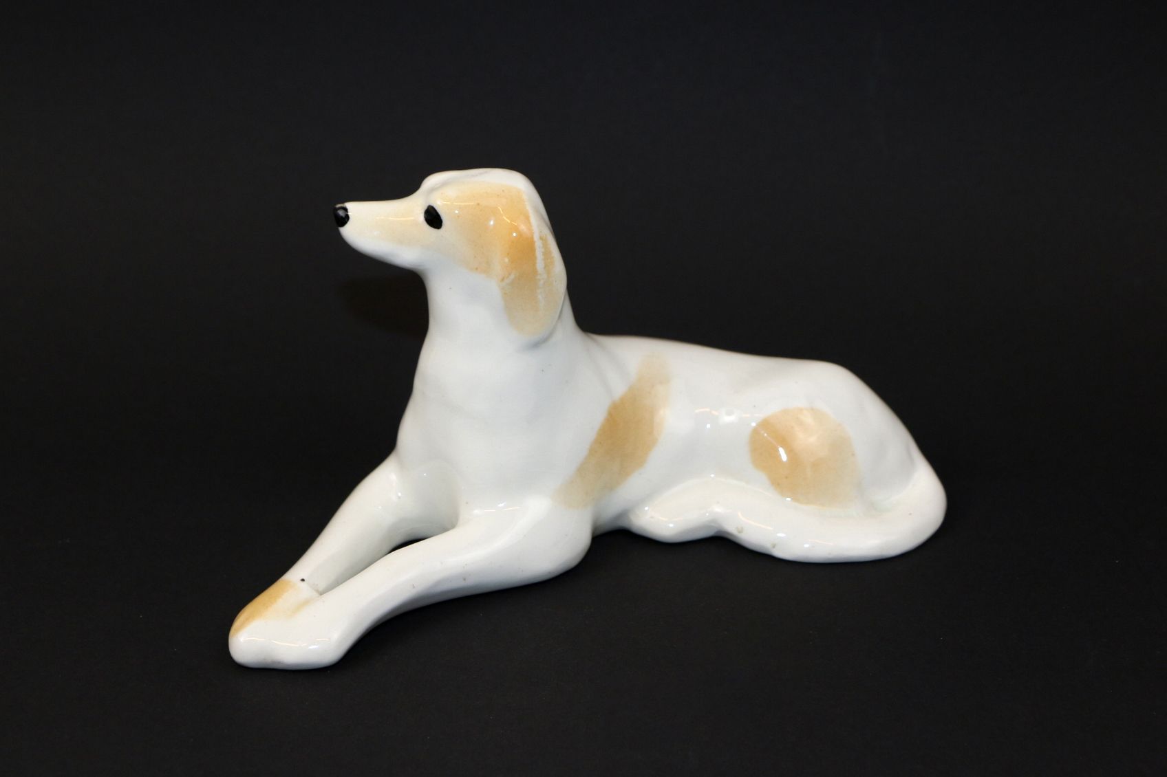 figurine dog