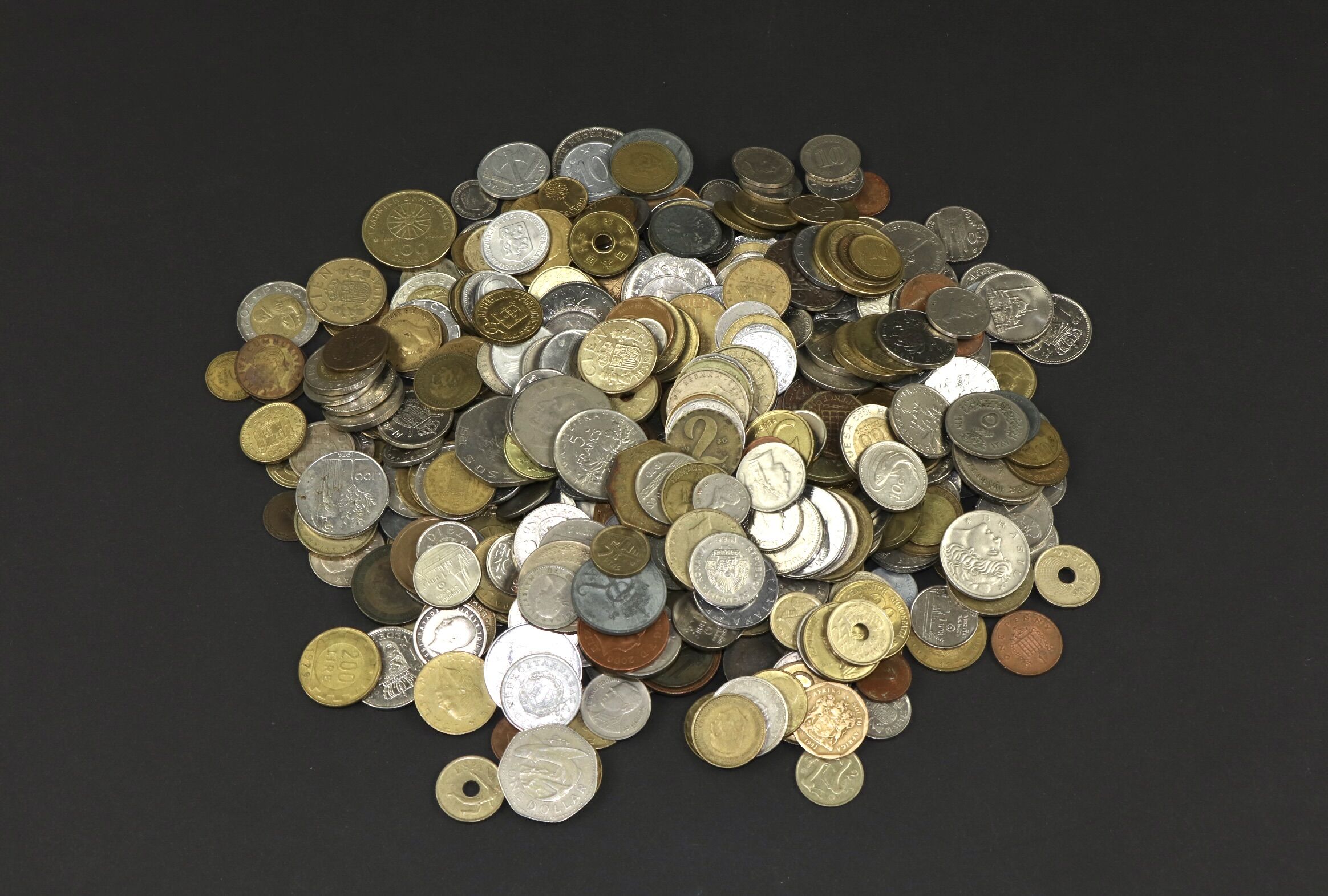 Different coins, Weight: 1998 Gr.